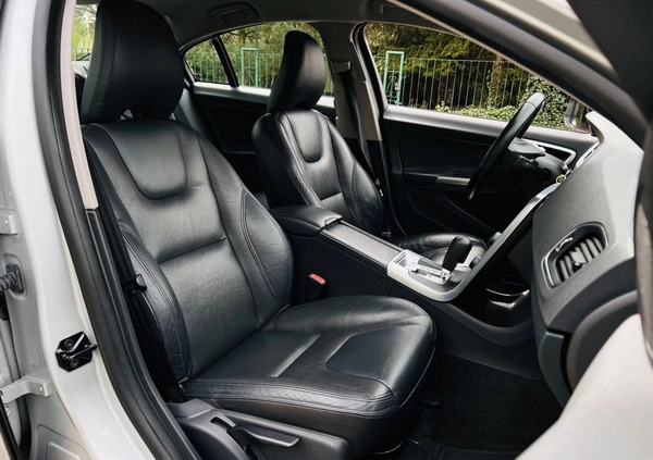 Volvo S60 cena 38900 przebieg: 209000, rok produkcji 2011 z Karlino małe 781